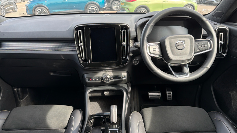 Volvo Xc40 2.0 B4P R DESIGN Pro 5dr AWD Auto Petrol Estate